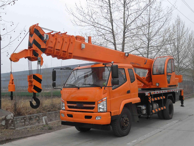 大型隨車起重機(jī)